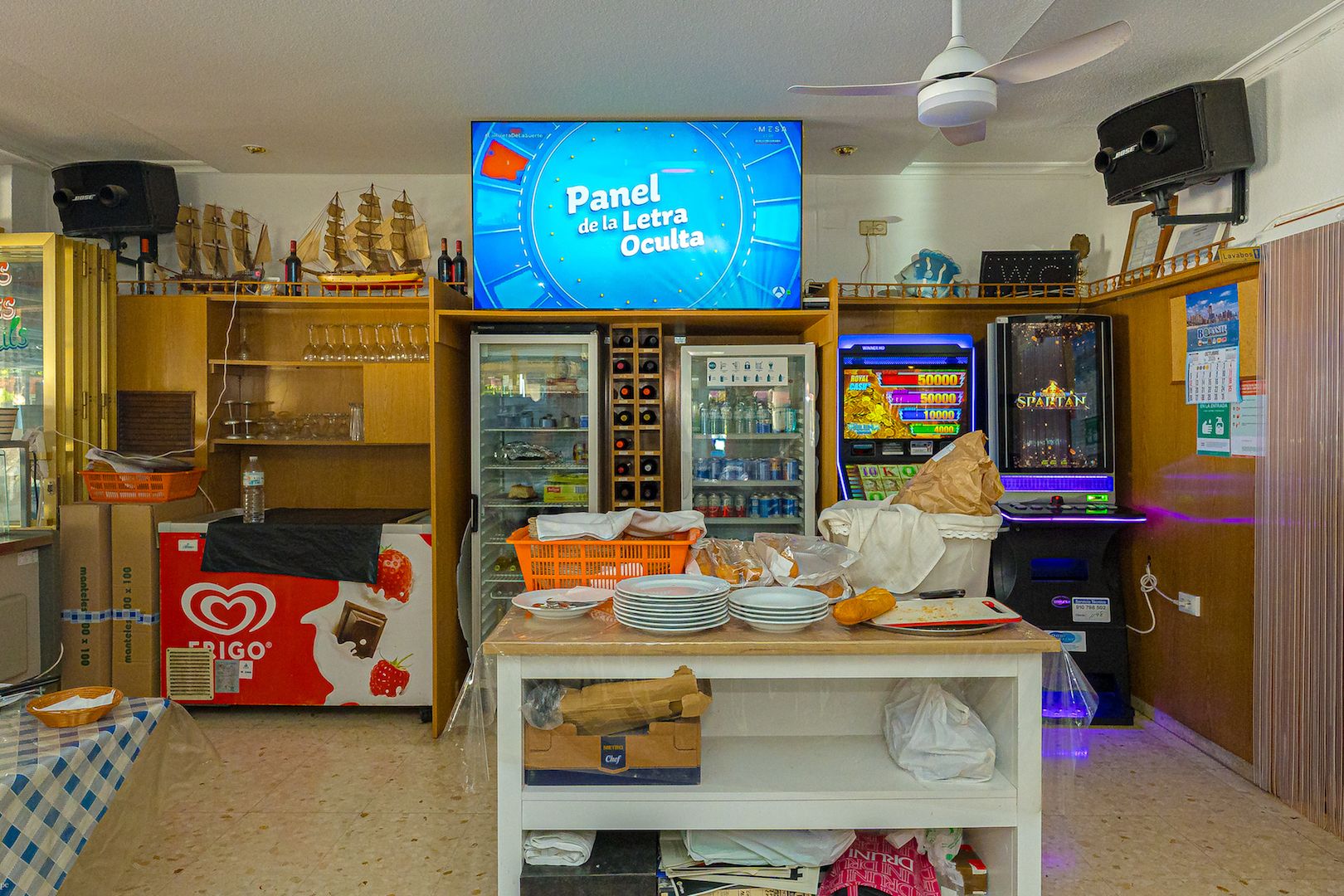 ¡ATENCIÓN INVERSORES! SE VENDE UN RESTAURANTE CON UNA RENTABILIDAD DE MÁS DEL 10% , segunda linea de Poniente Benidorm