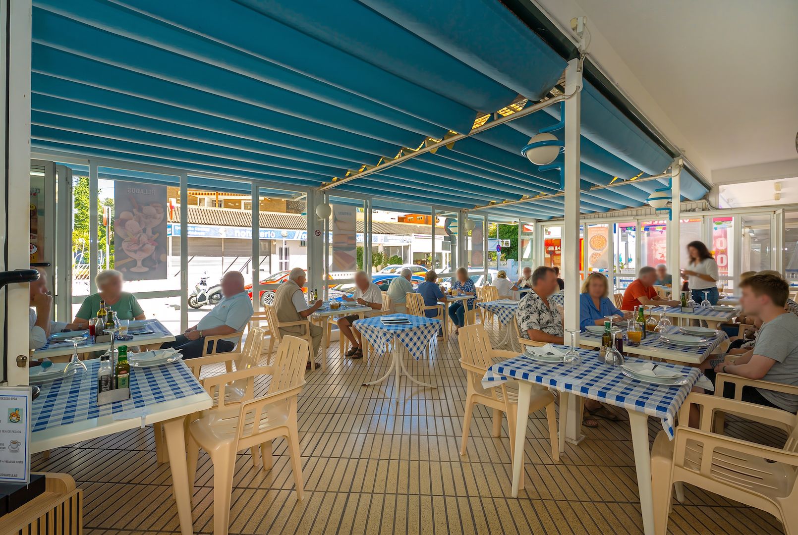 ¡ATENCIÓN INVERSORES! SE VENDE UN RESTAURANTE CON UNA RENTABILIDAD DE MÁS DEL 10% , segunda linea de Poniente Benidorm