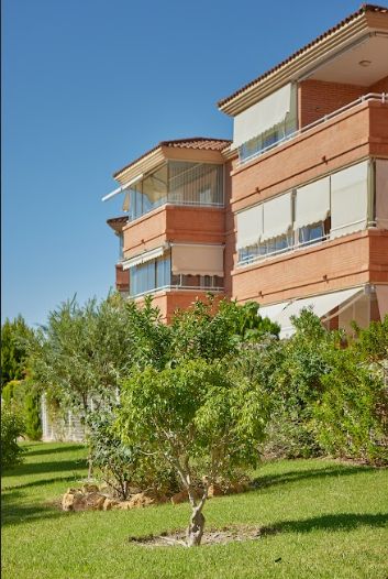 Новые апартаменты с садом в Альбире, Бенидорм