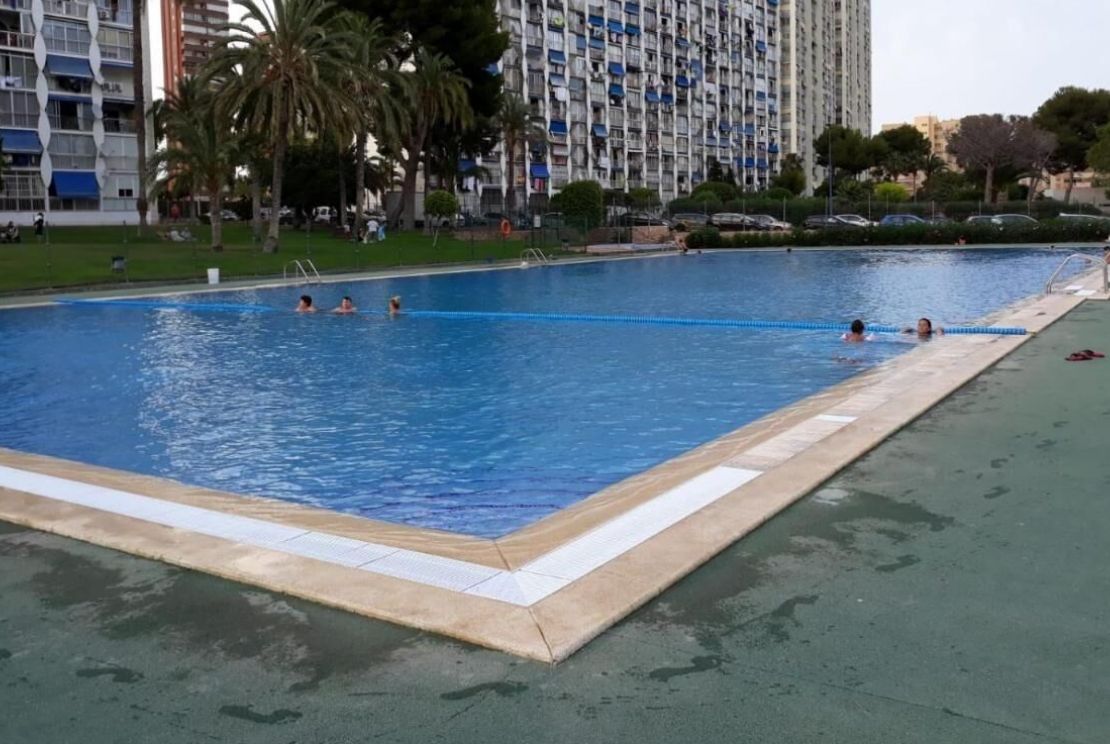 Apartment in Benidorm with swimming pool and tennis court.