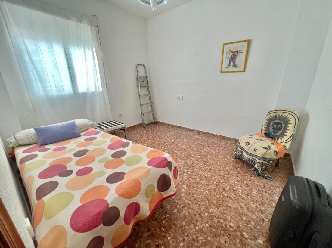 Spacious apartment in Villajoyos.