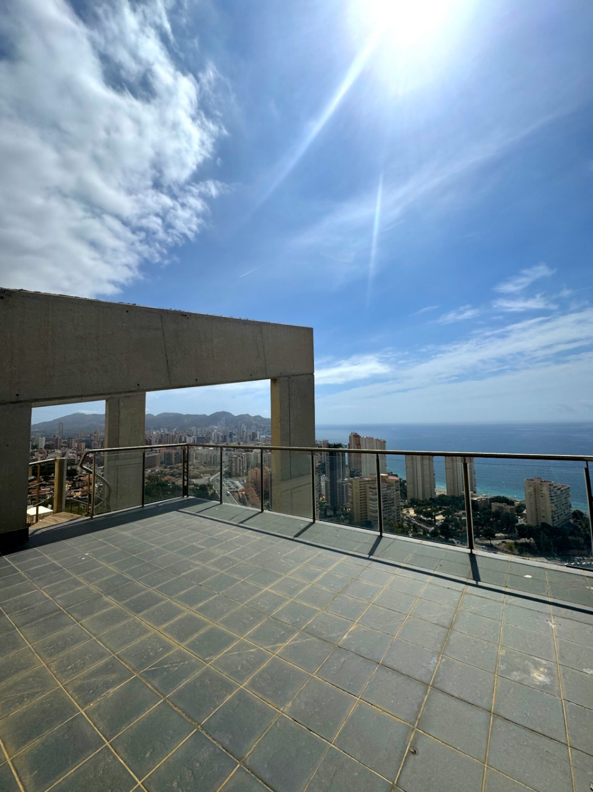 Penthouse in Benidorm with panoramic views of the sea and the city