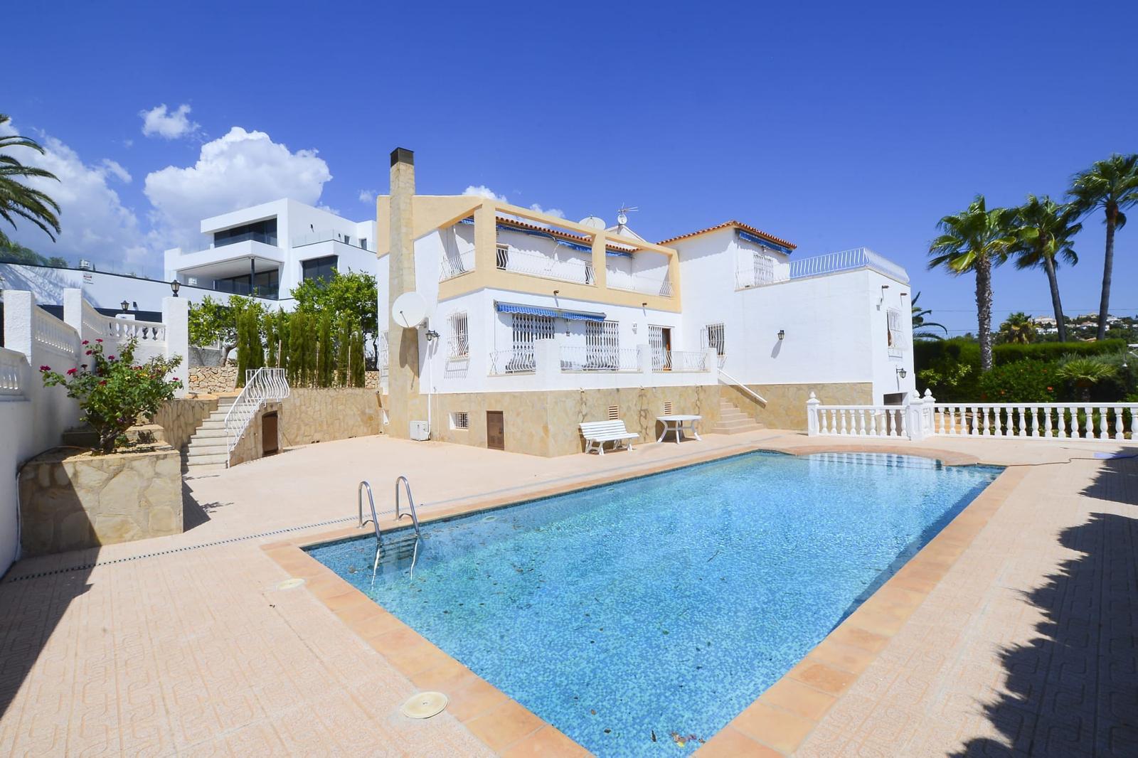 Amplia villa en Calpe con vistas al mar