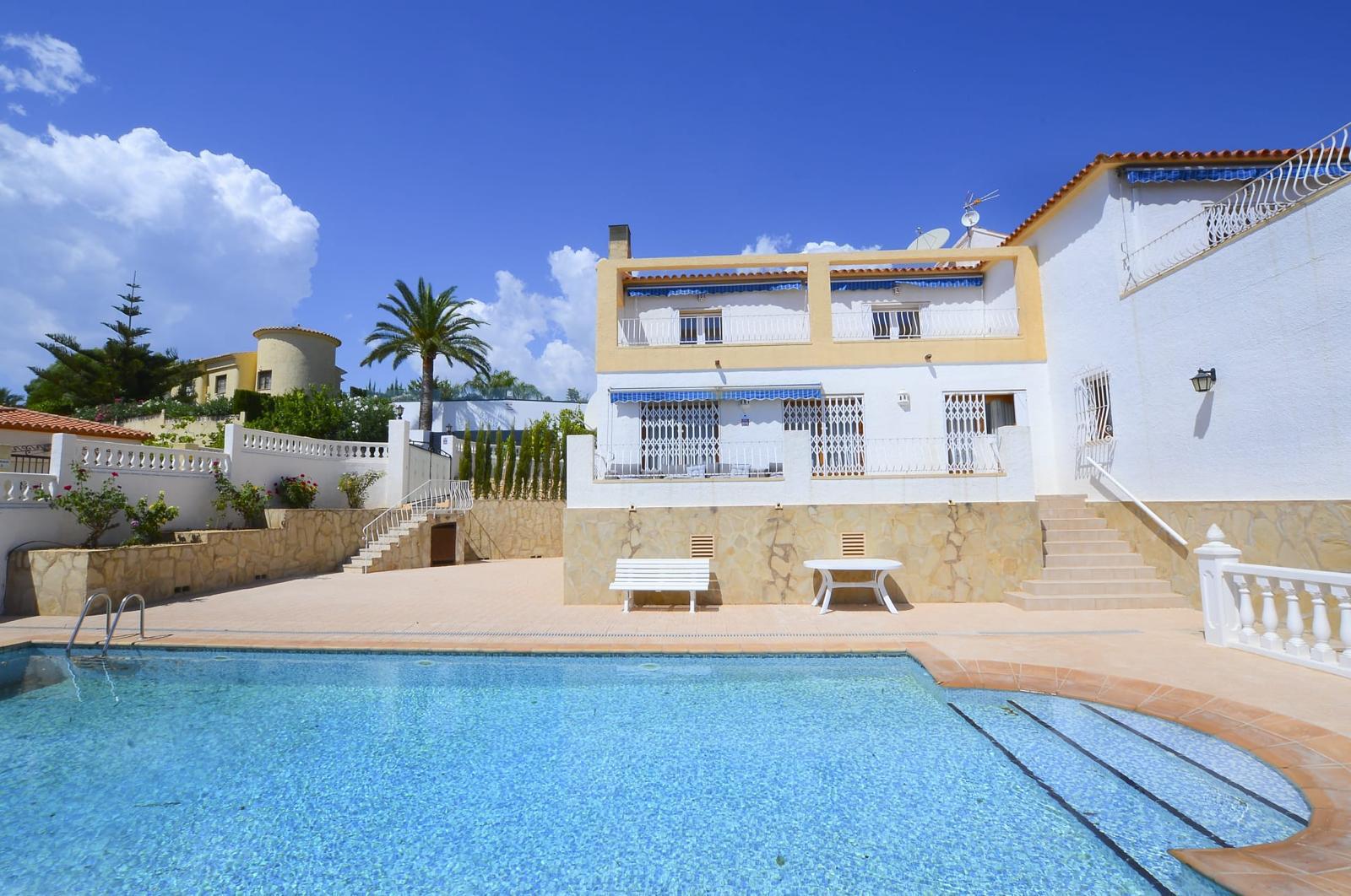 Amplia villa en Calpe con vistas al mar