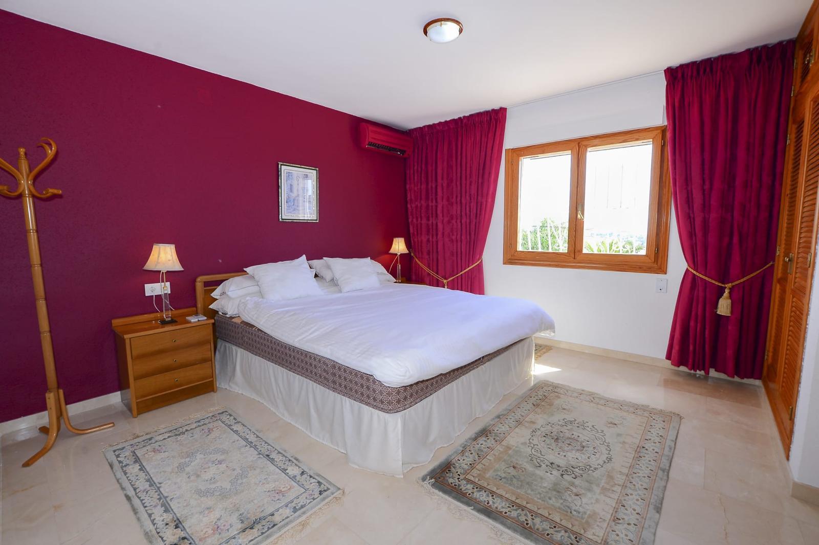 Amplia villa en Calpe con vistas al mar