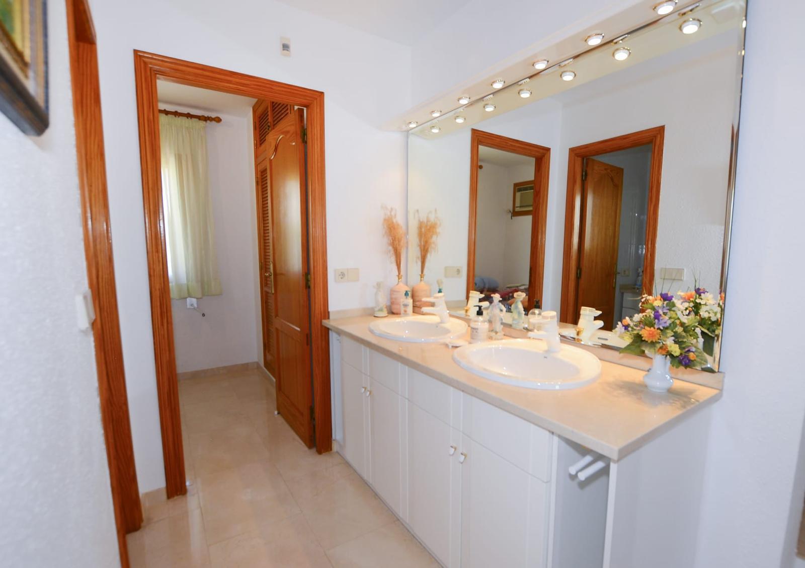 Amplia villa en Calpe con vistas al mar