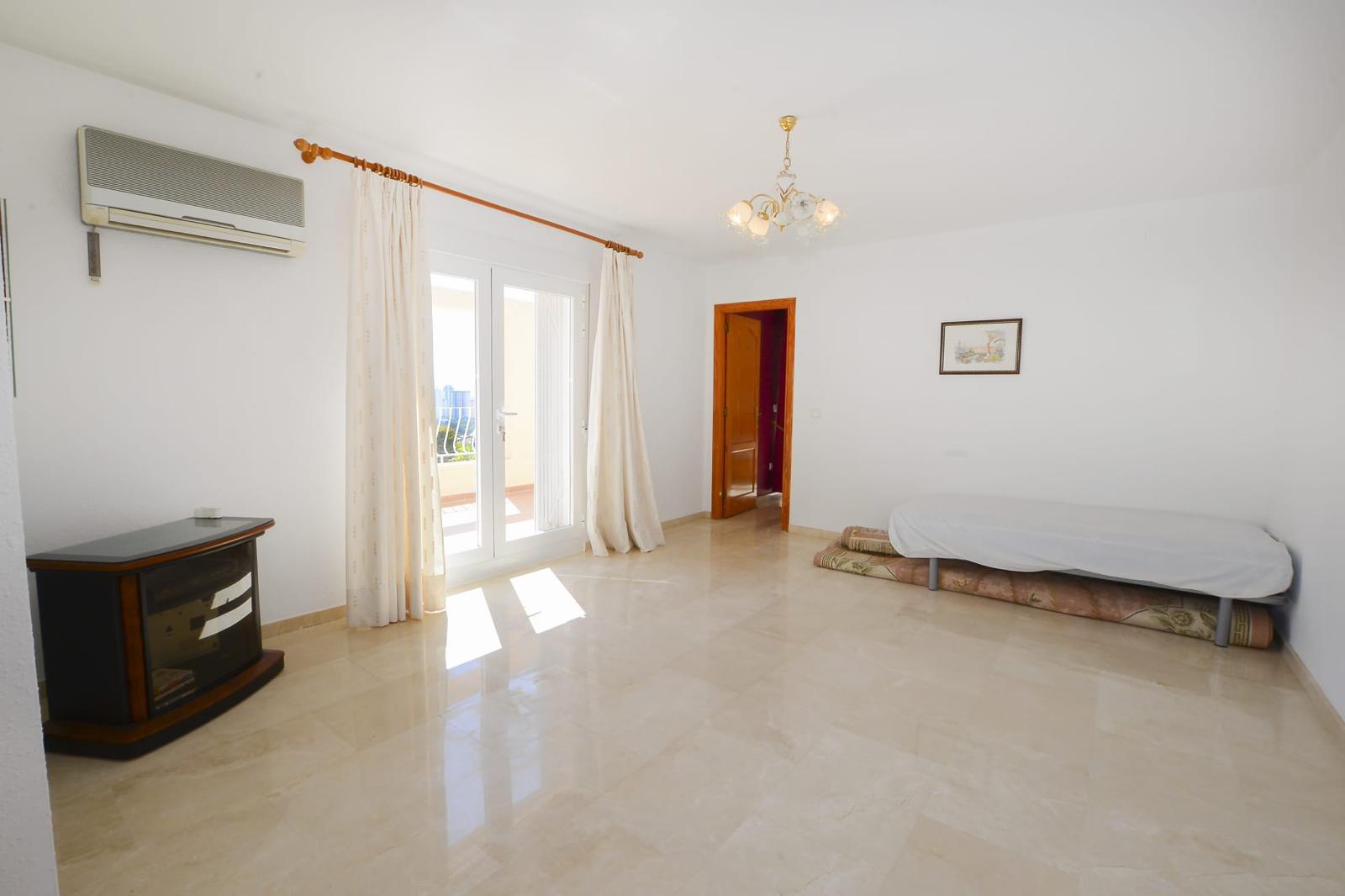 Amplia villa en Calpe con vistas al mar