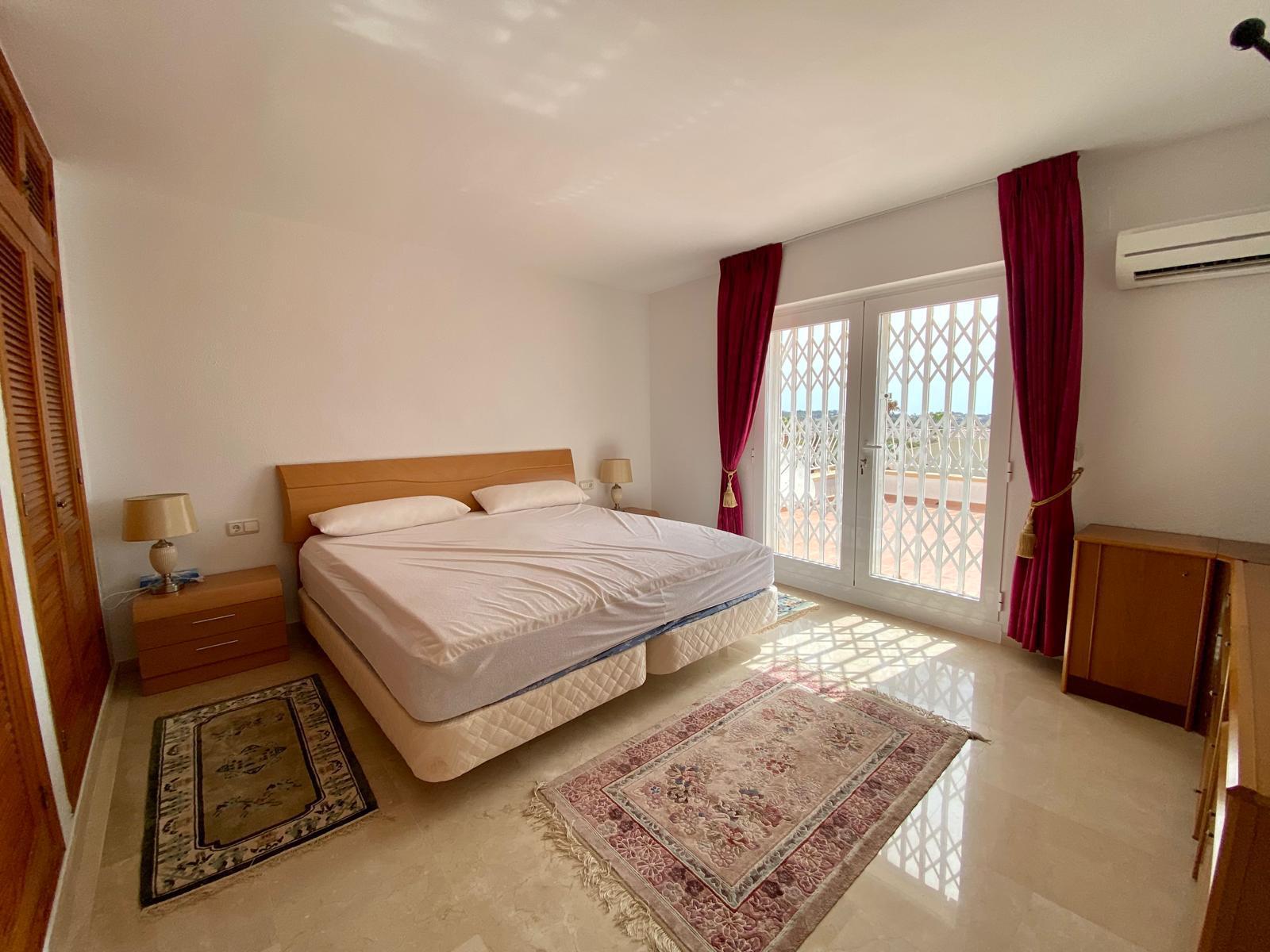 Amplia villa en Calpe con vistas al mar