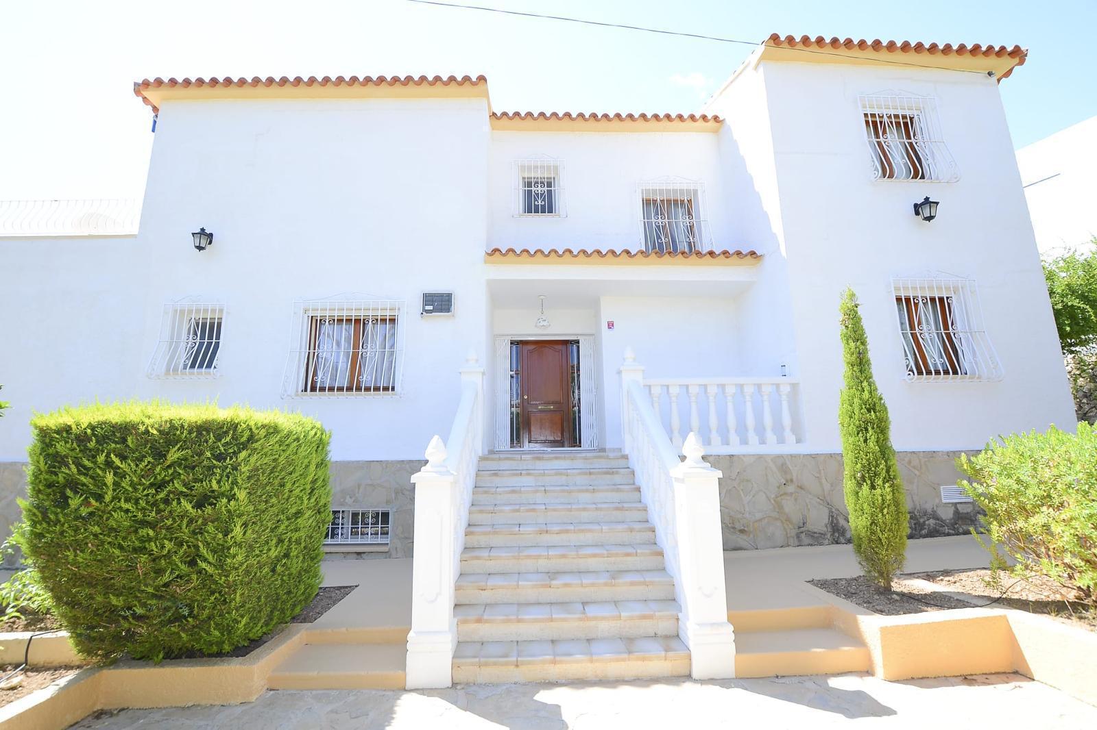Amplia villa en Calpe con vistas al mar