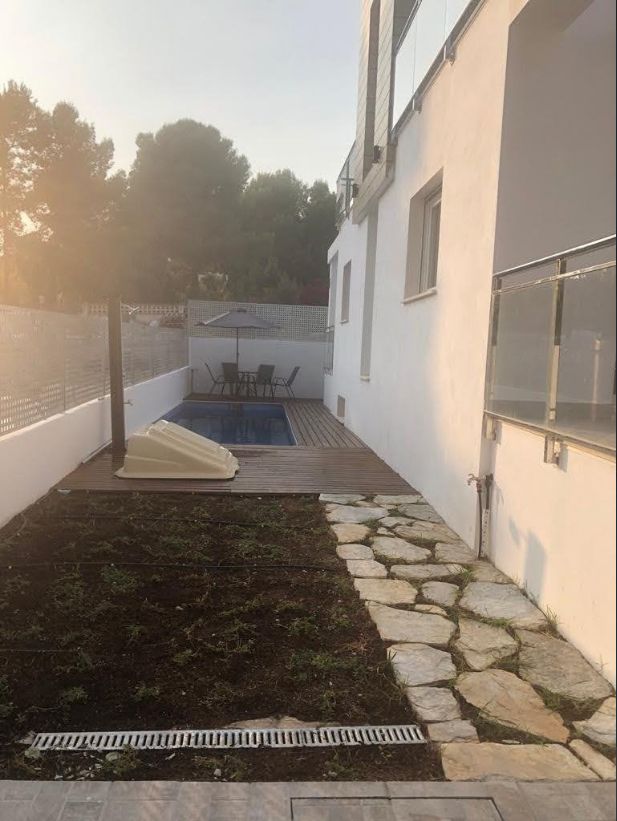 Chalet en Nussia (distrito de Coloma)