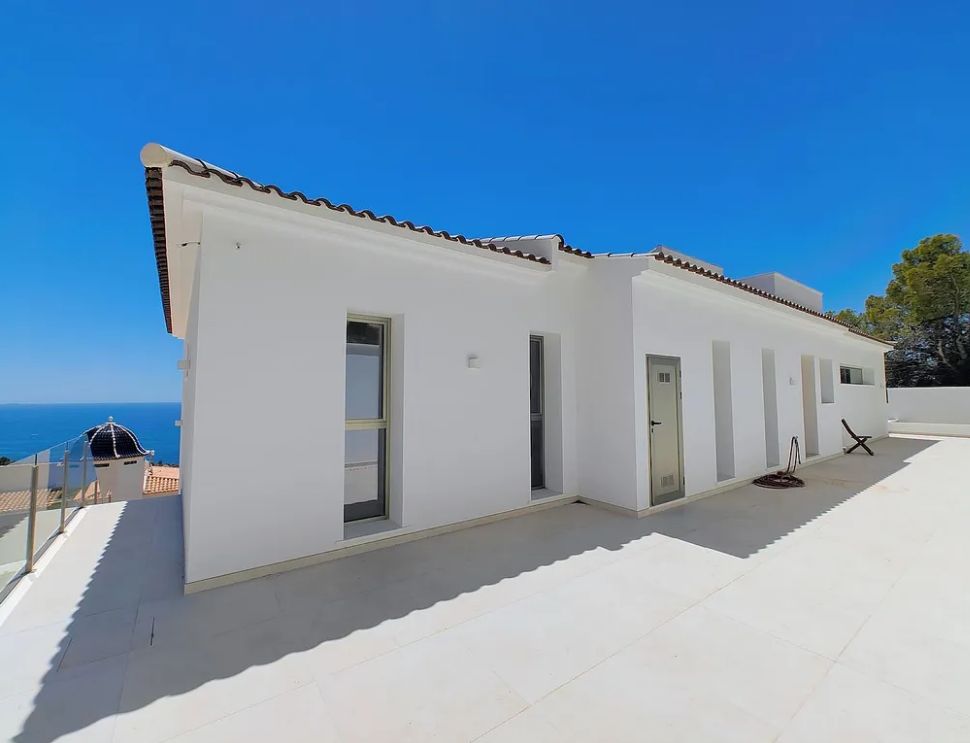 MODERNO CHALET CON VISTAS AL MAR EN ALTEA
