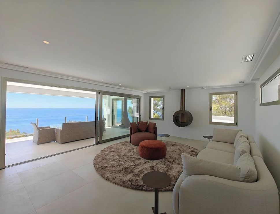 MODERNO CHALET CON VISTAS AL MAR EN ALTEA