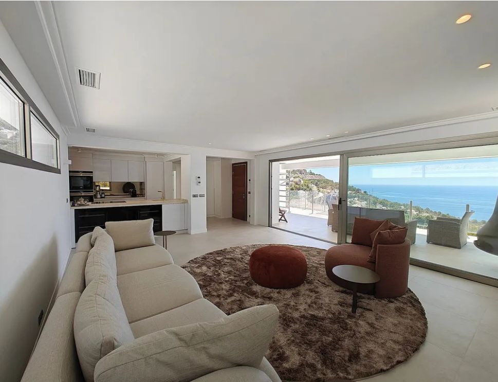 MODERNO CHALET CON VISTAS AL MAR EN ALTEA
