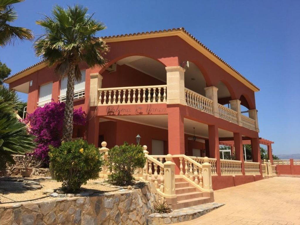 Precioso chalet en Alfas del Pi