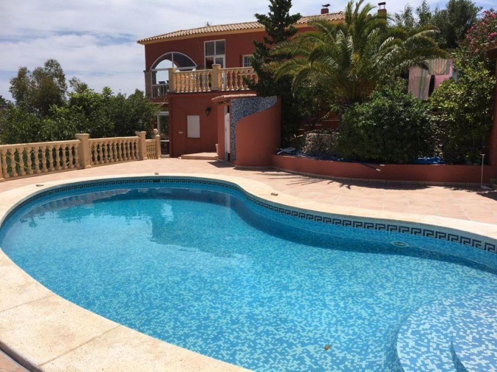Precioso chalet en Alfas del Pi
