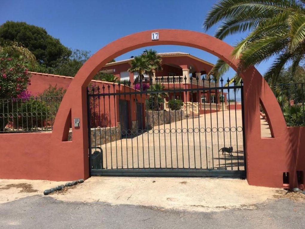 Precioso chalet en Alfas del Pi