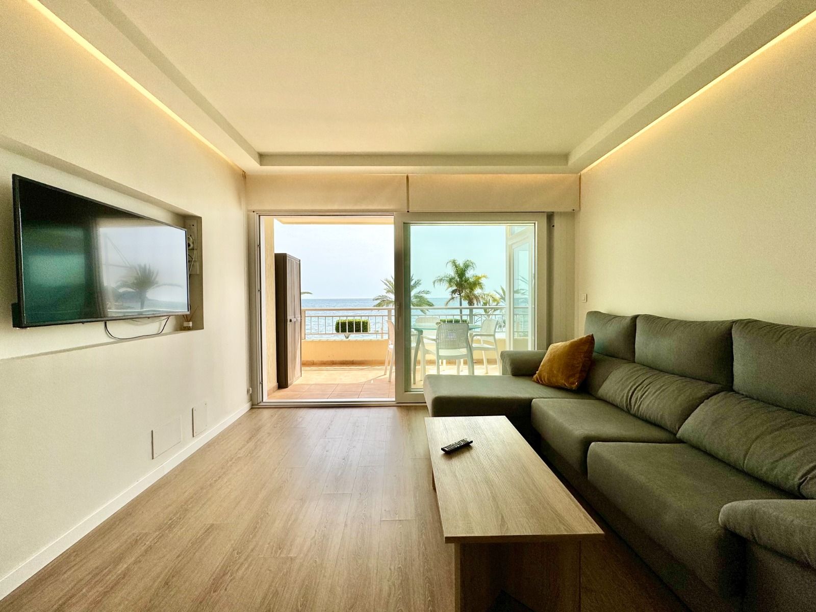 ¡Apartamentos en Altea, 1 línea!