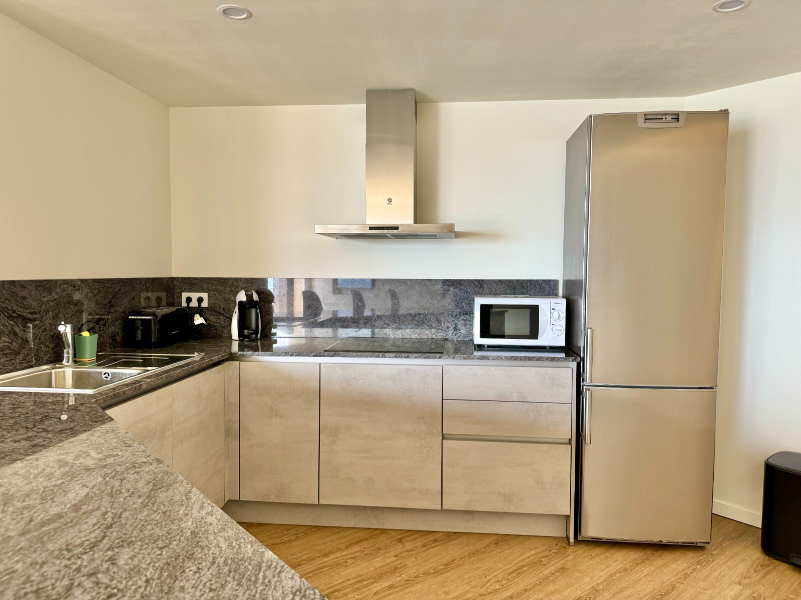 ¡Apartamentos en Altea, 1 línea!