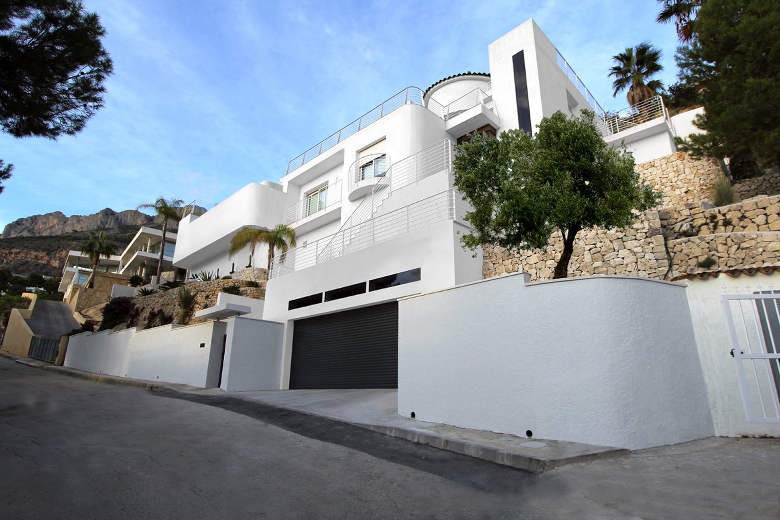 VILLA DE DISEÑO CON IMPRESIONANTES VISTAS AL MAR