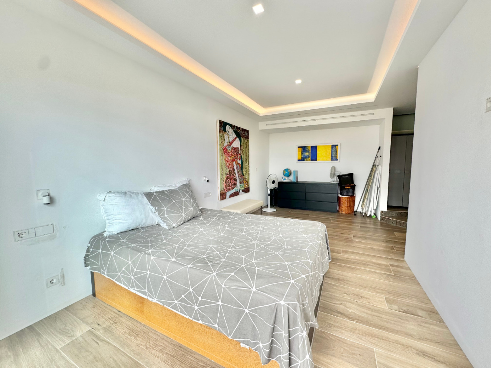 VILLA DE DISEÑO CON IMPRESIONANTES VISTAS AL MAR