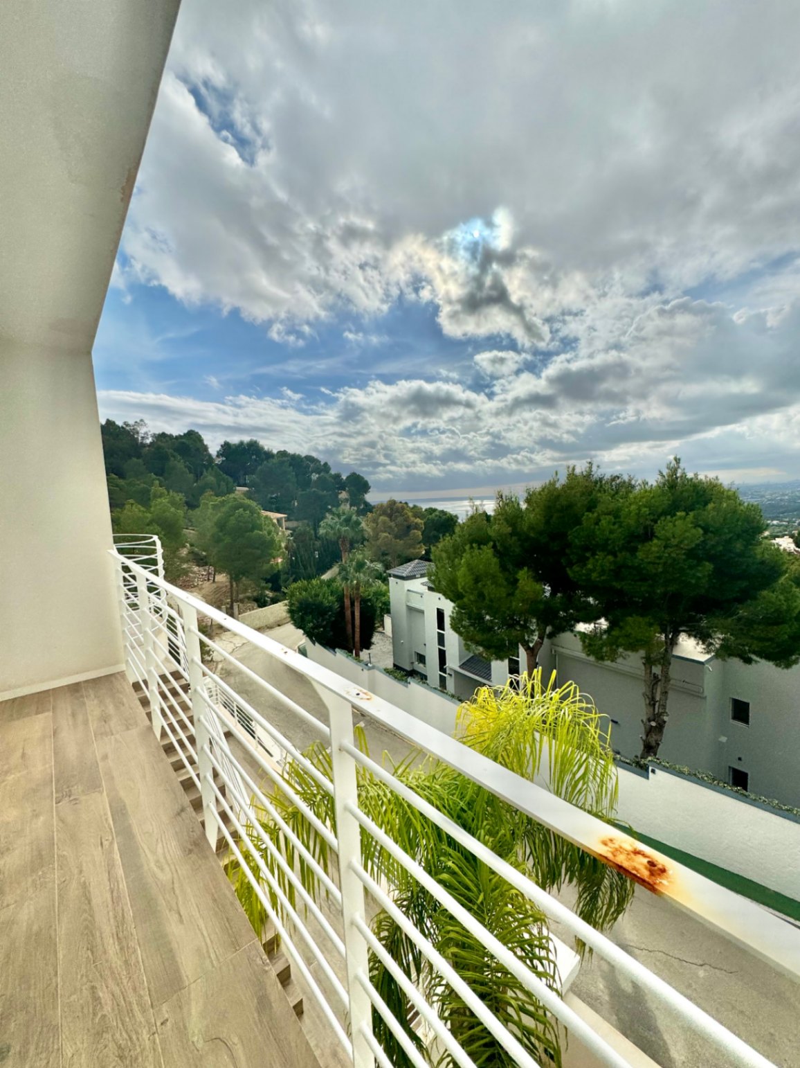 VILLA DE DISEÑO CON IMPRESIONANTES VISTAS AL MAR
