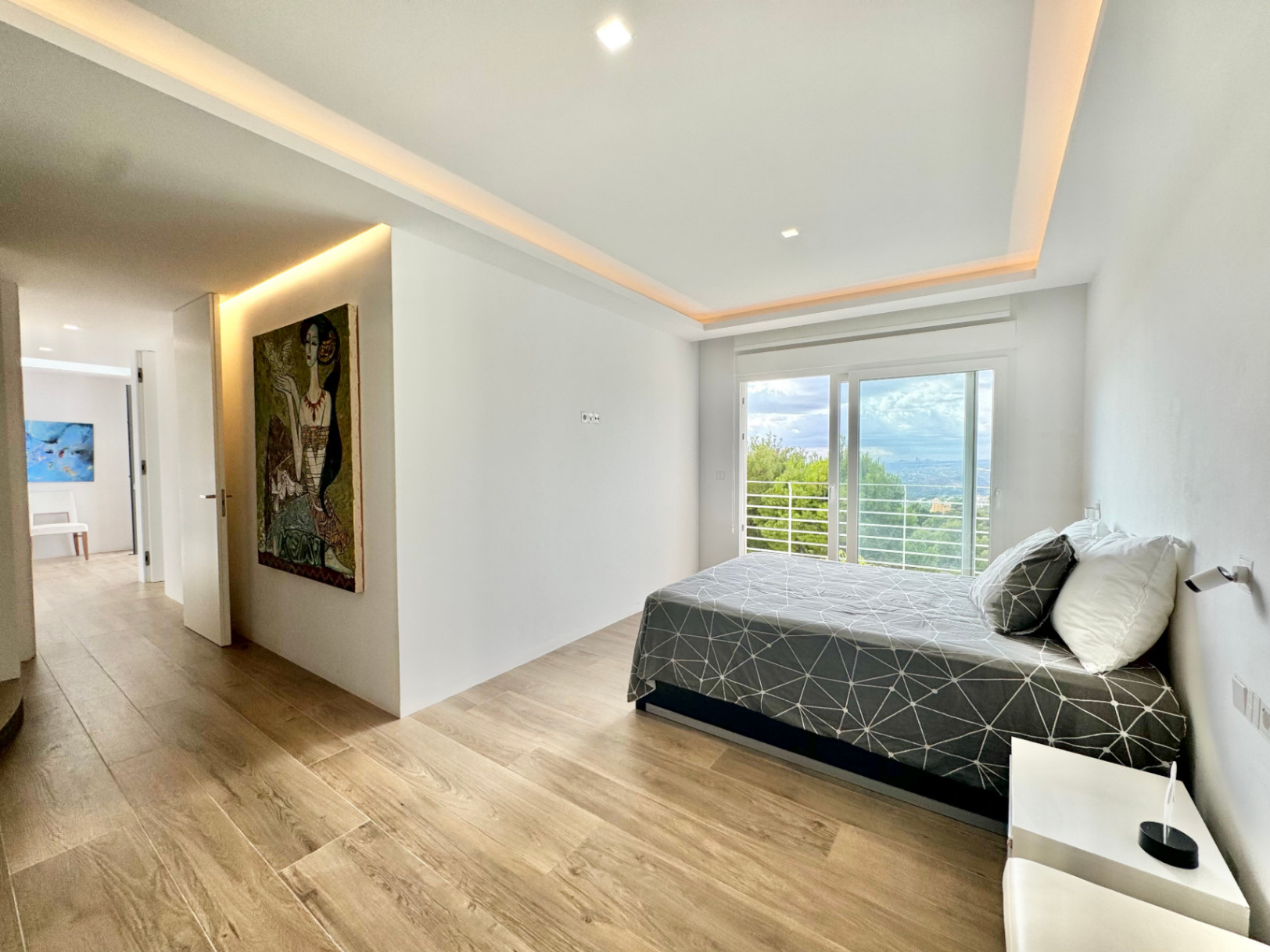 VILLA DE DISEÑO CON IMPRESIONANTES VISTAS AL MAR
