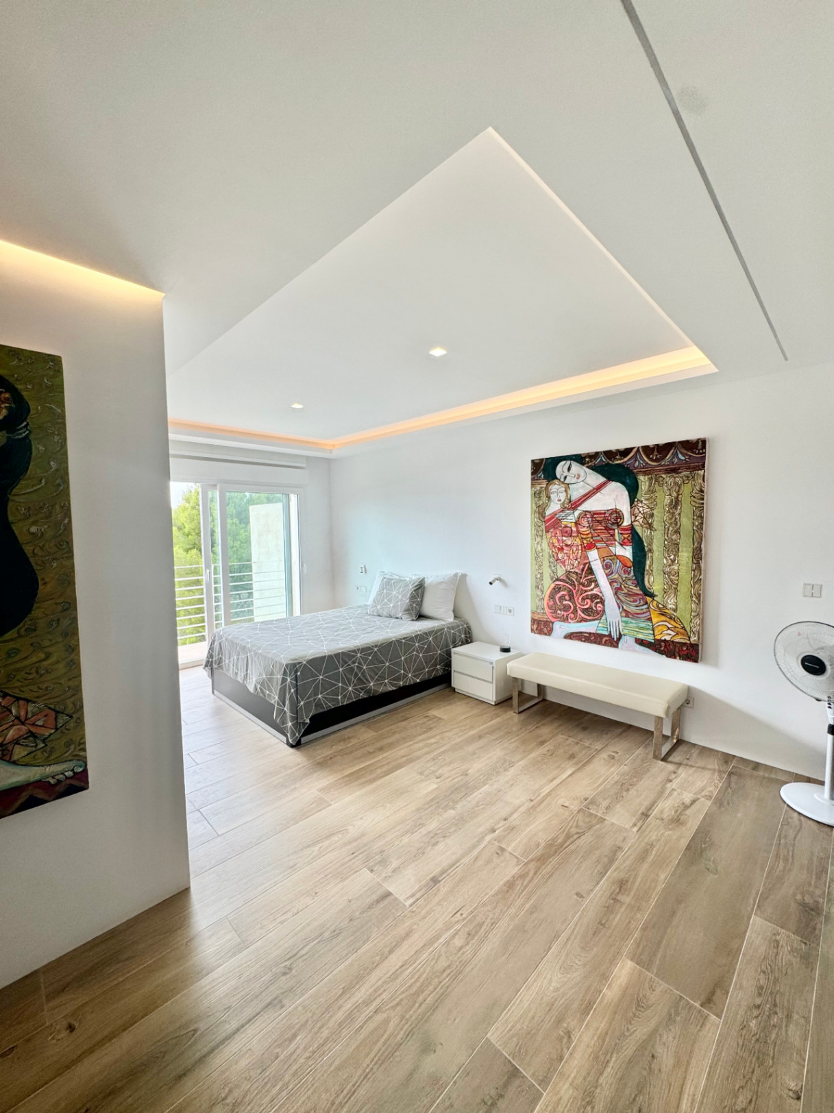VILLA DE DISEÑO CON IMPRESIONANTES VISTAS AL MAR