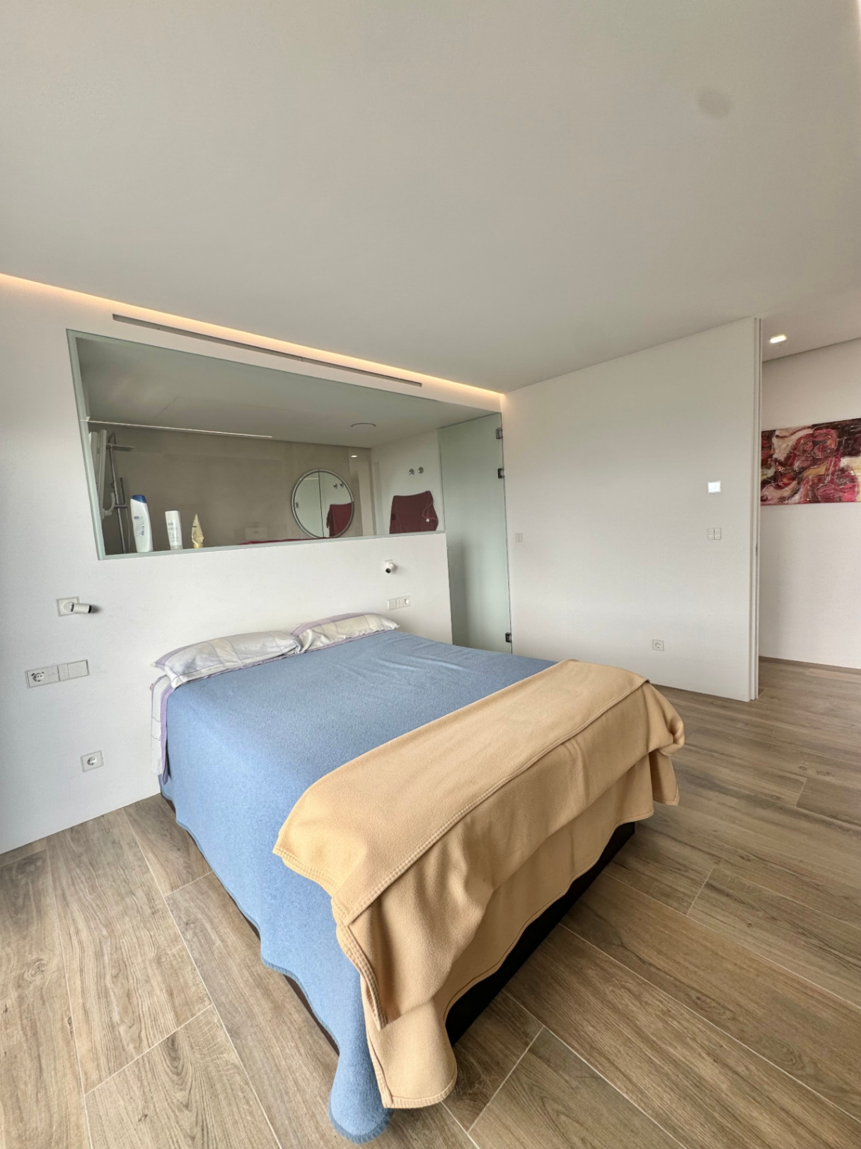 VILLA DE DISEÑO CON IMPRESIONANTES VISTAS AL MAR