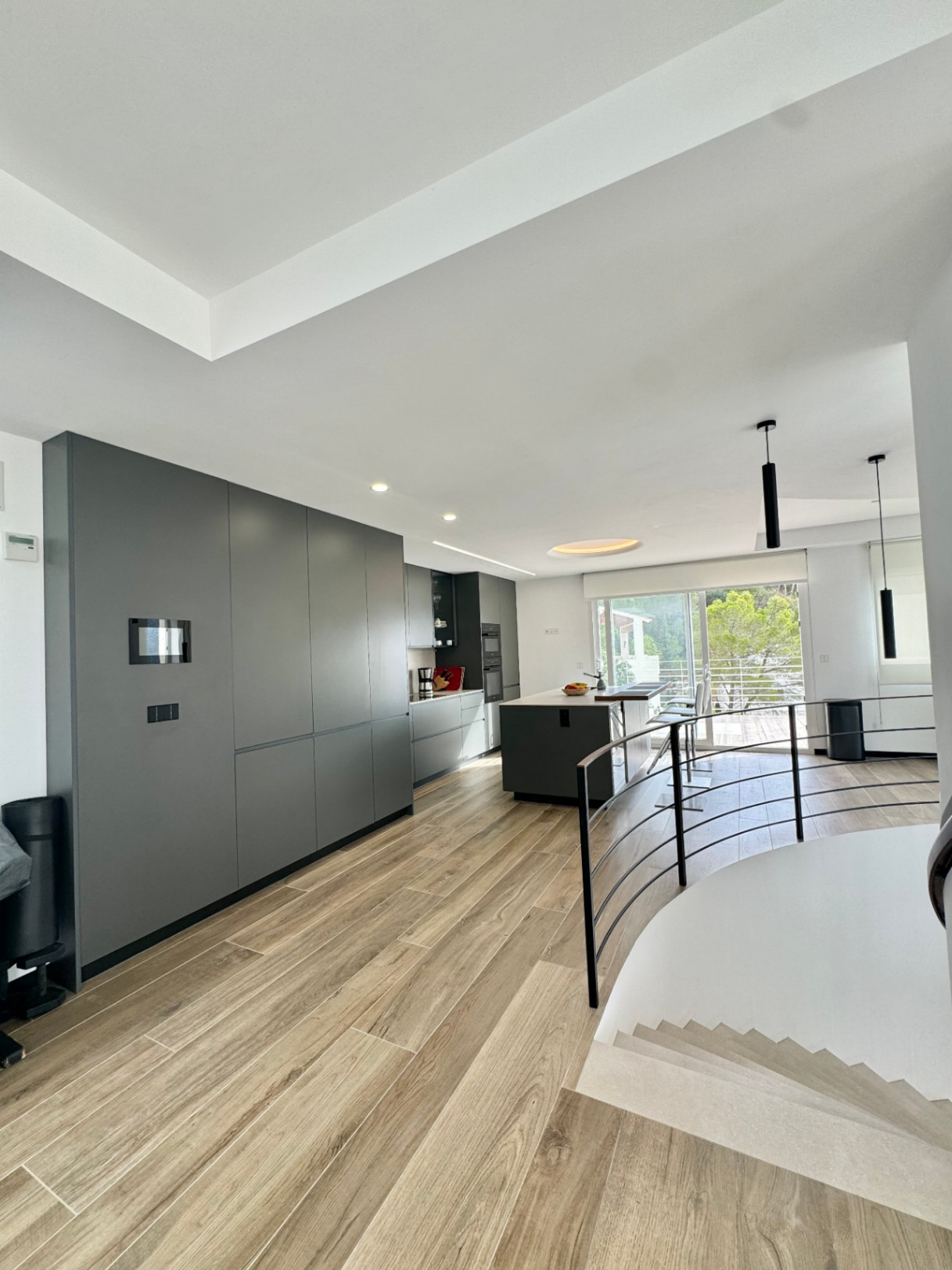 VILLA DE DISEÑO CON IMPRESIONANTES VISTAS AL MAR