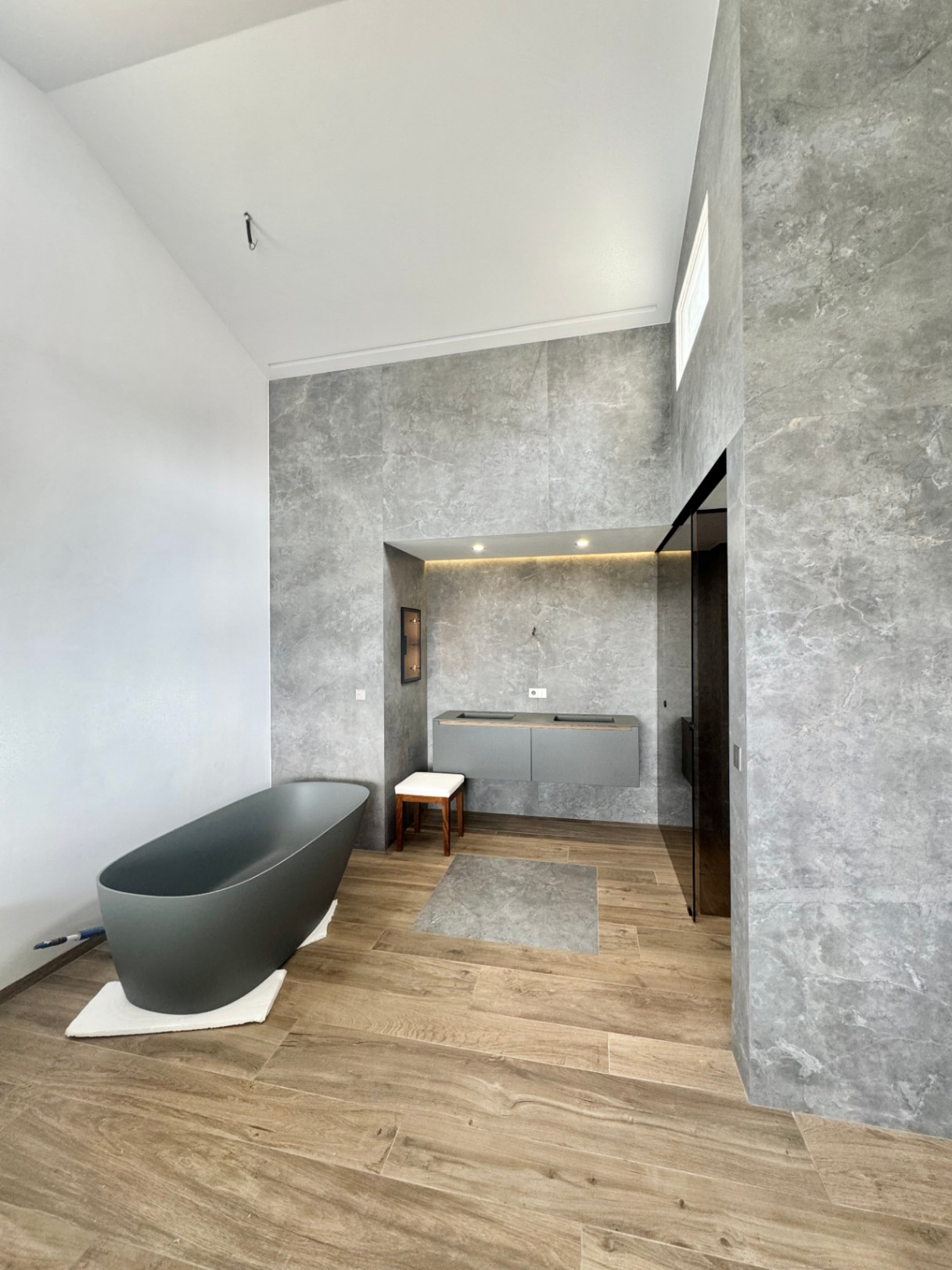 VILLA DE DISEÑO CON IMPRESIONANTES VISTAS AL MAR