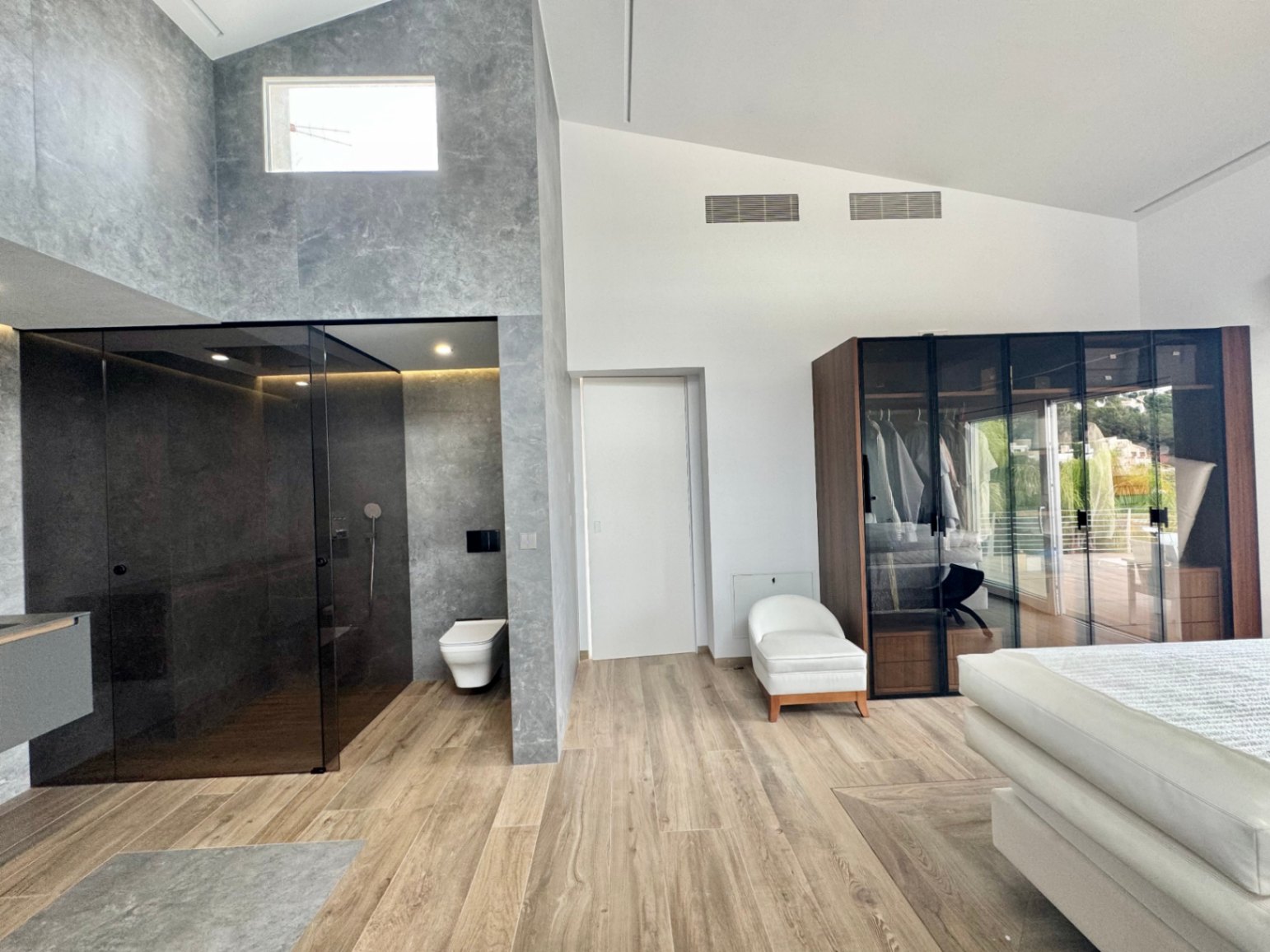 VILLA DE DISEÑO CON IMPRESIONANTES VISTAS AL MAR