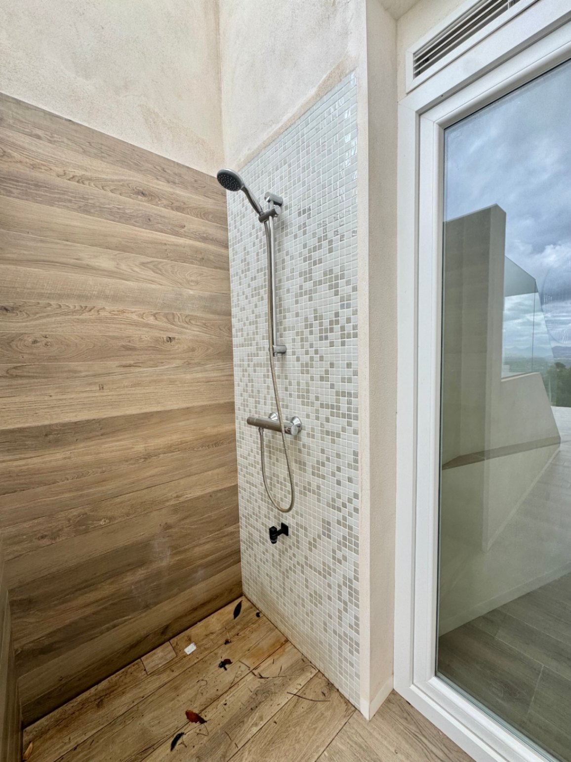 VILLA DE DISEÑO CON IMPRESIONANTES VISTAS AL MAR