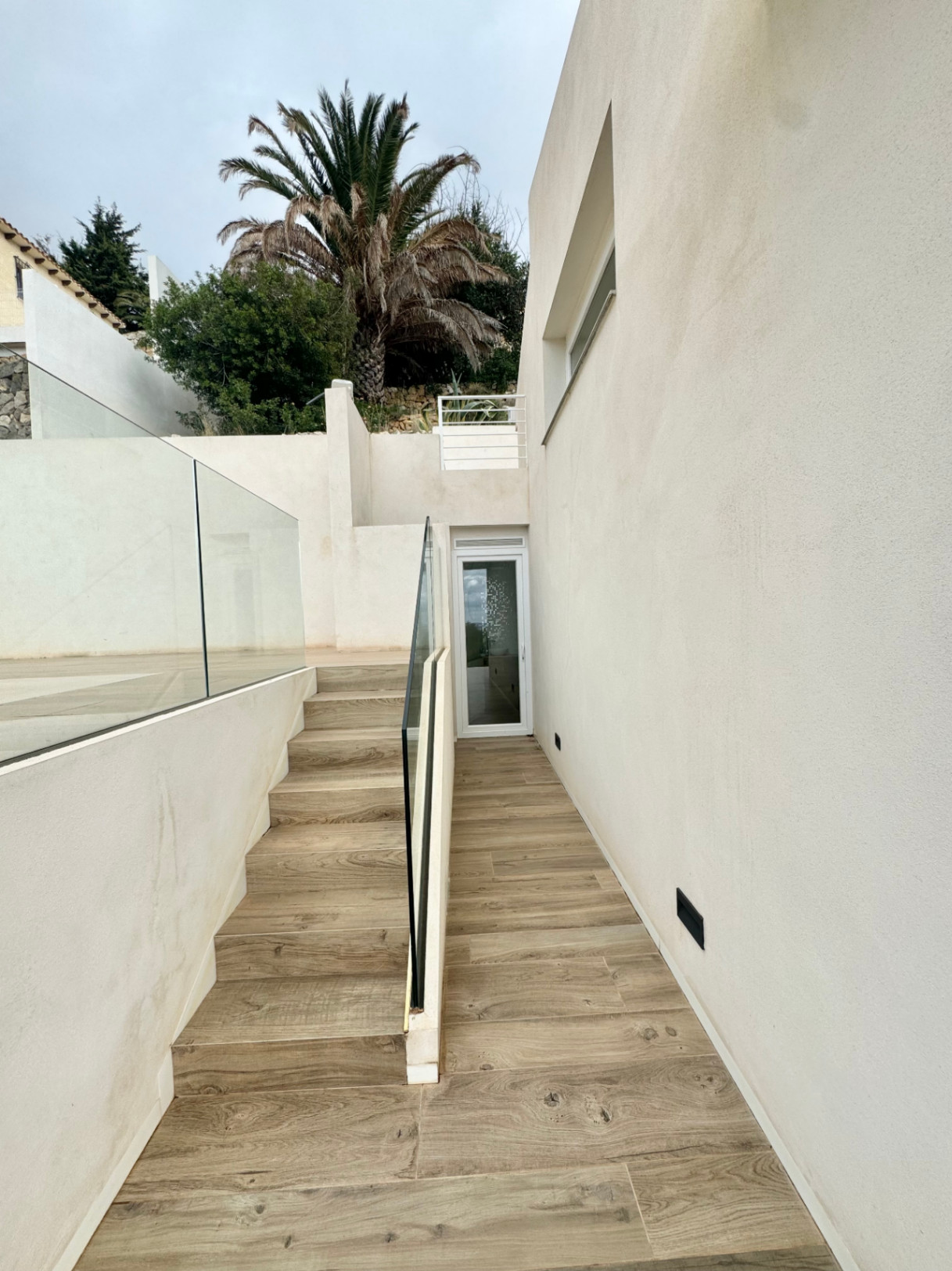 VILLA DE DISEÑO CON IMPRESIONANTES VISTAS AL MAR