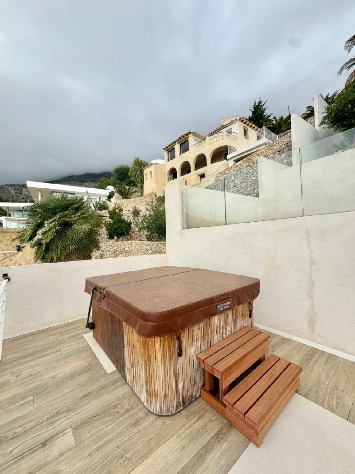 VILLA DE DISEÑO CON IMPRESIONANTES VISTAS AL MAR