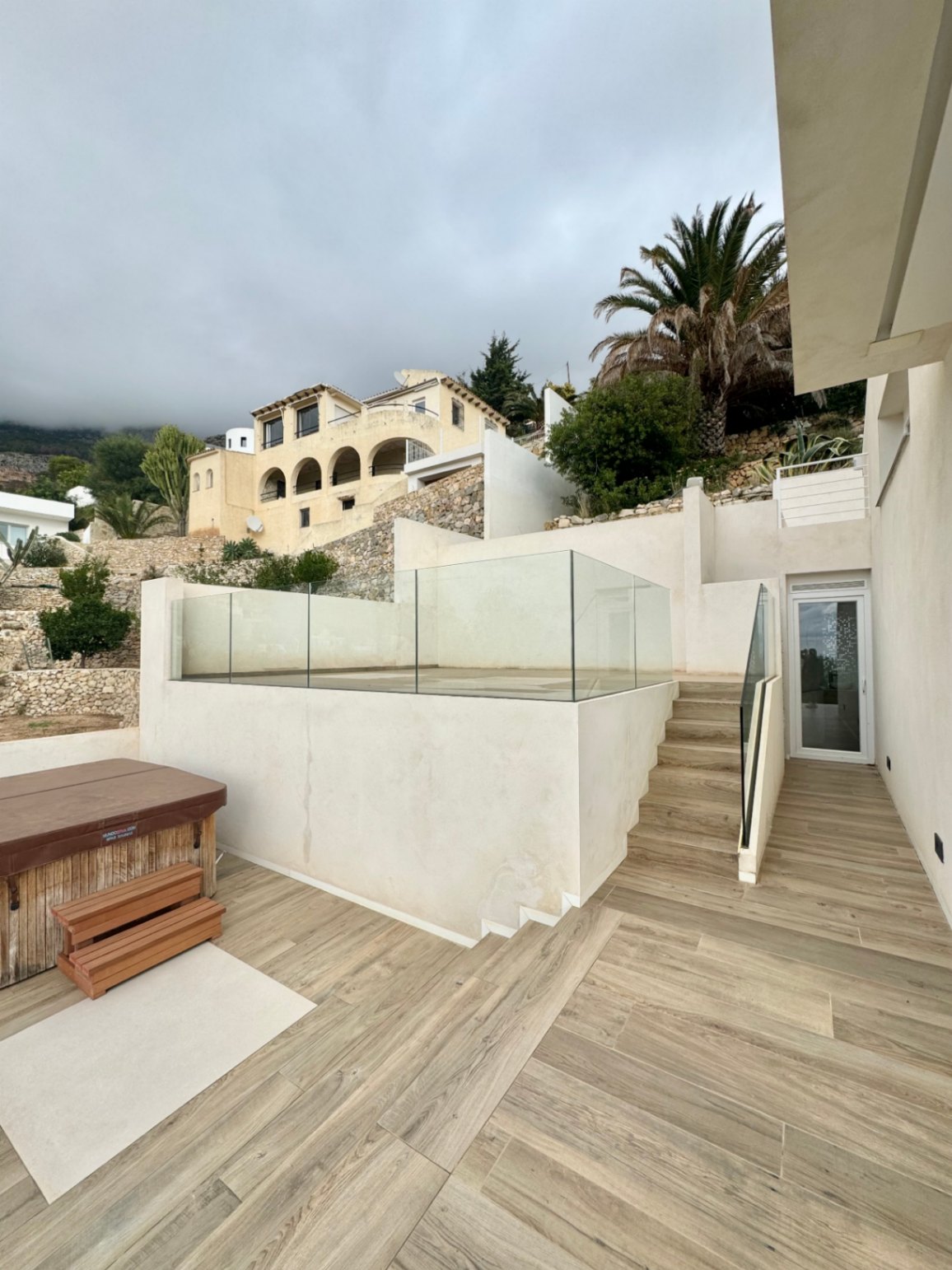 VILLA DE DISEÑO CON IMPRESIONANTES VISTAS AL MAR