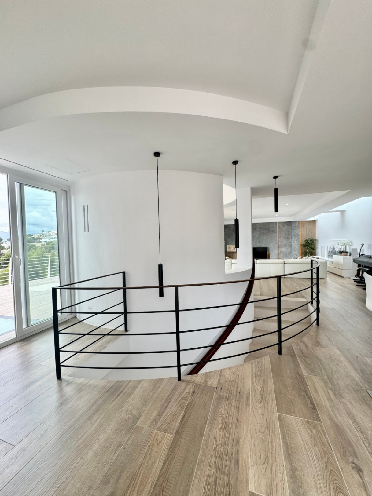 VILLA DE DISEÑO CON IMPRESIONANTES VISTAS AL MAR