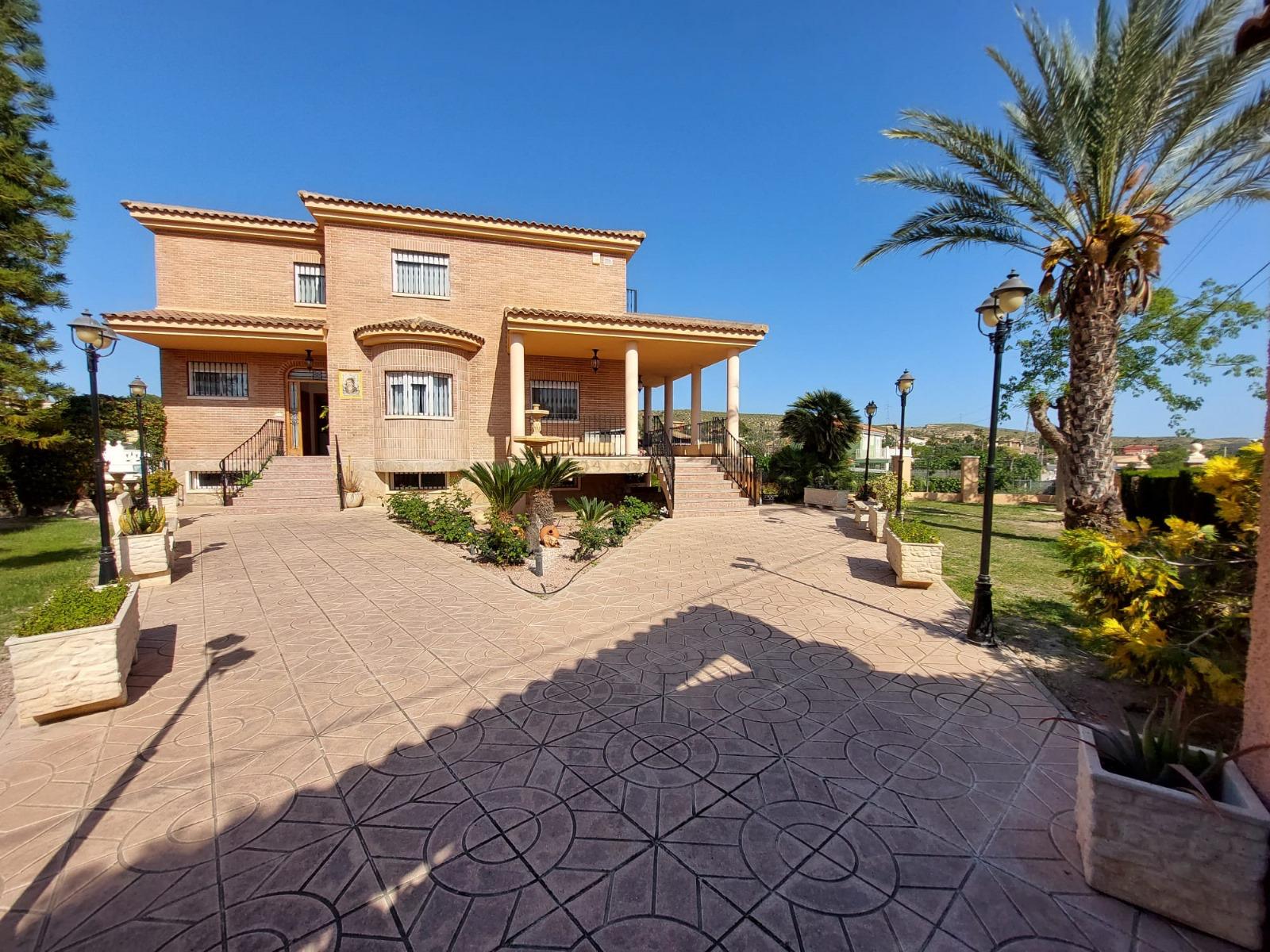 Chalet con piscina en Busot