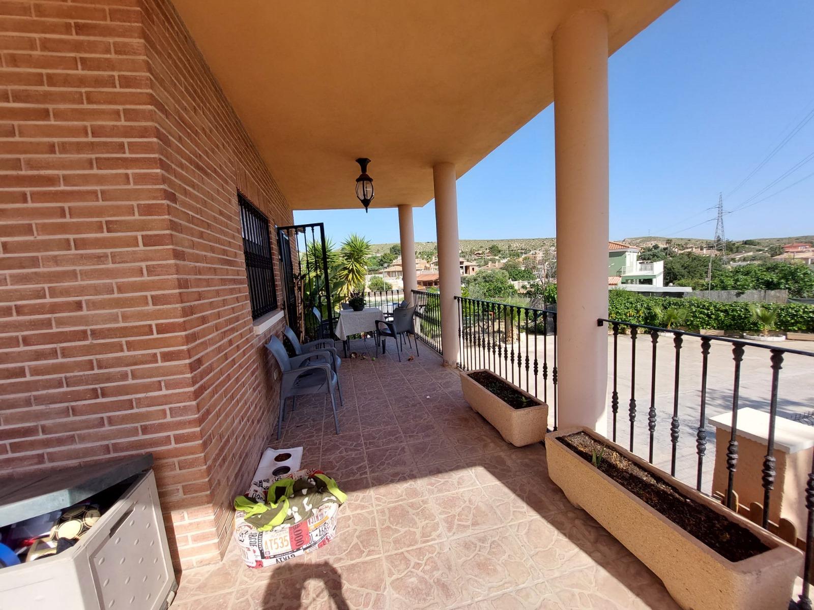Chalet con piscina en Busot
