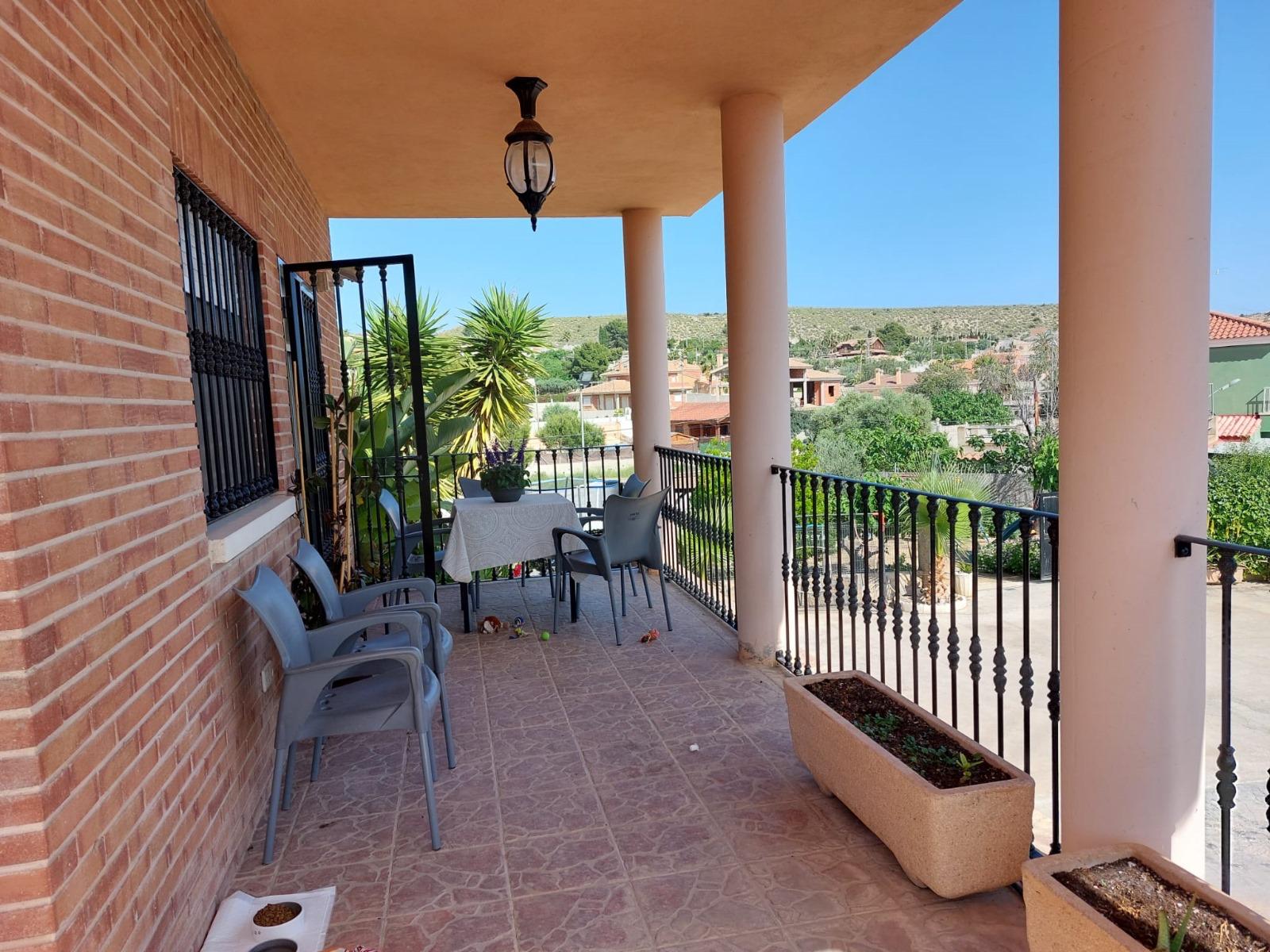 Chalet con piscina en Busot