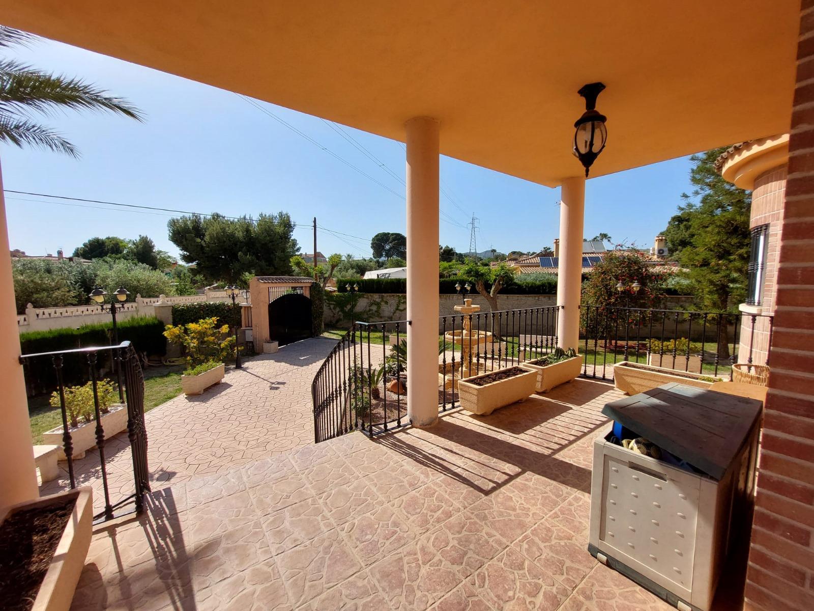 Chalet con piscina en Busot