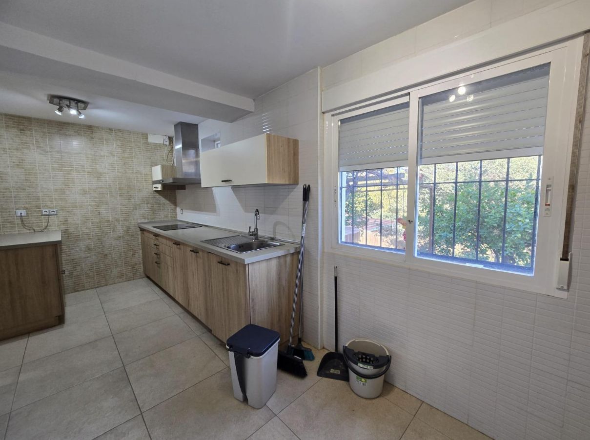 CHALET EN COVETA FUMA
