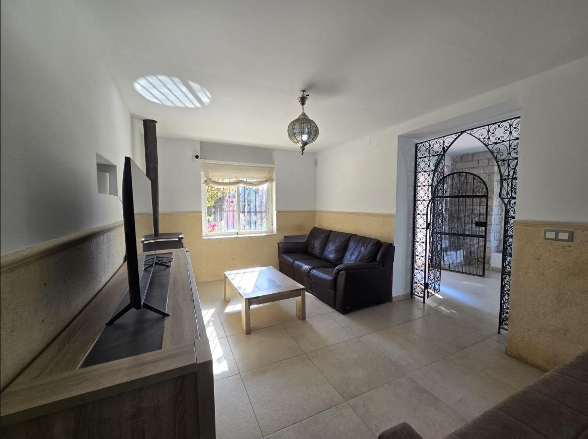 CHALET EN COVETA FUMA