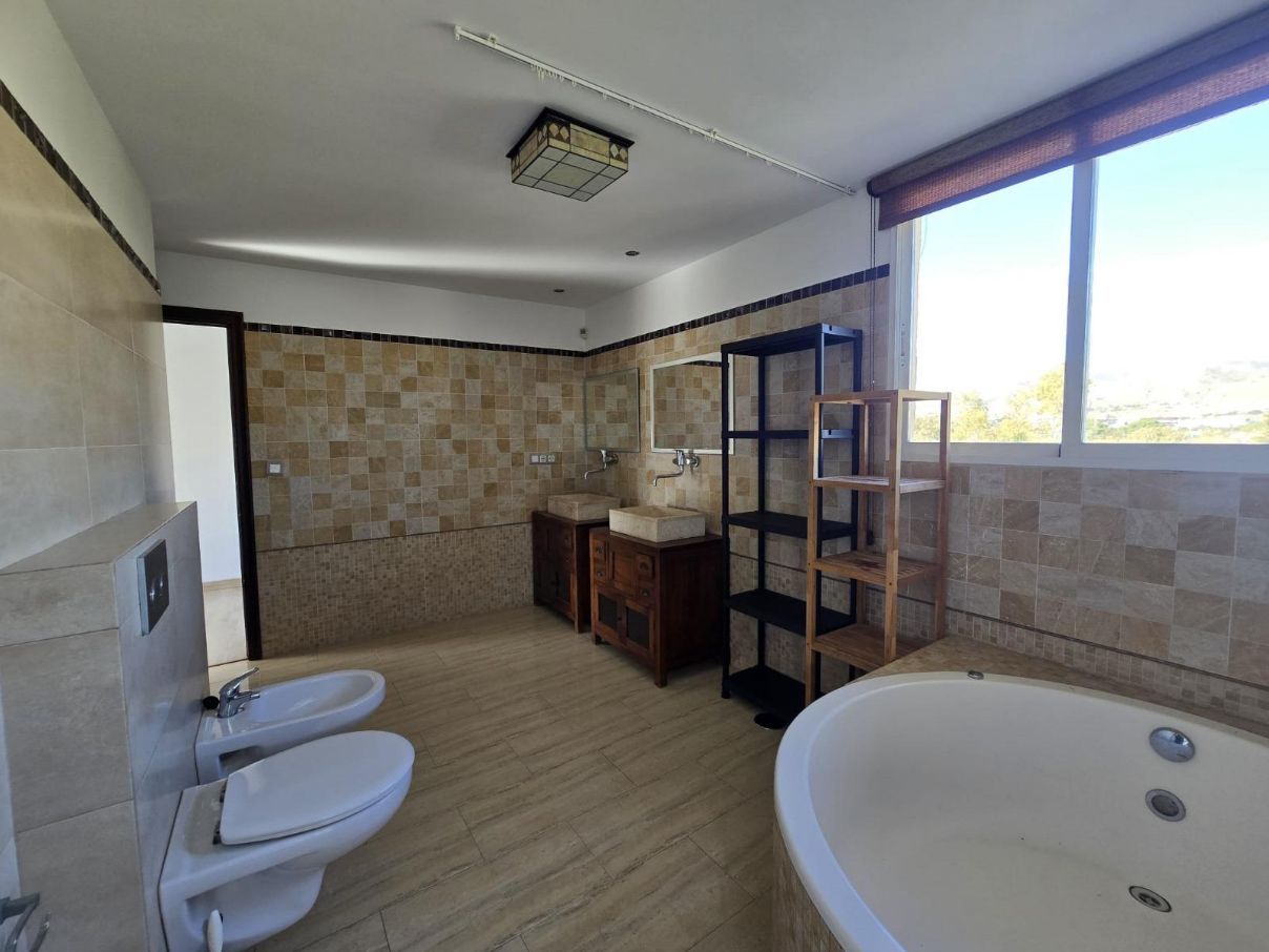 CHALET EN COVETA FUMA