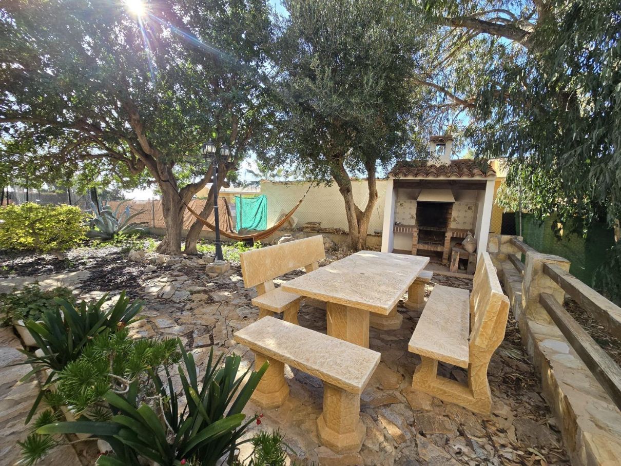 CHALET EN COVETA FUMA