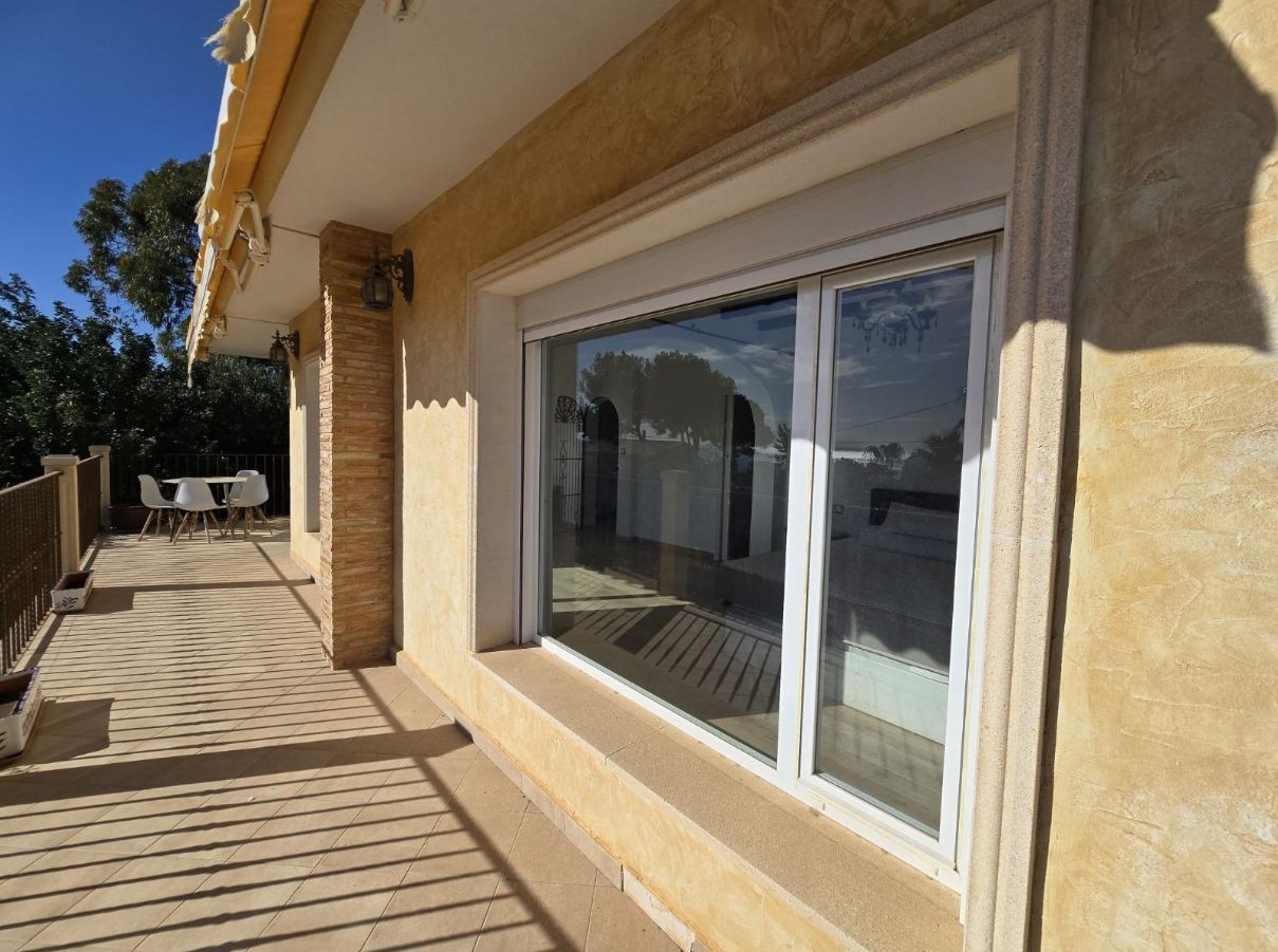 CHALET EN COVETA FUMA