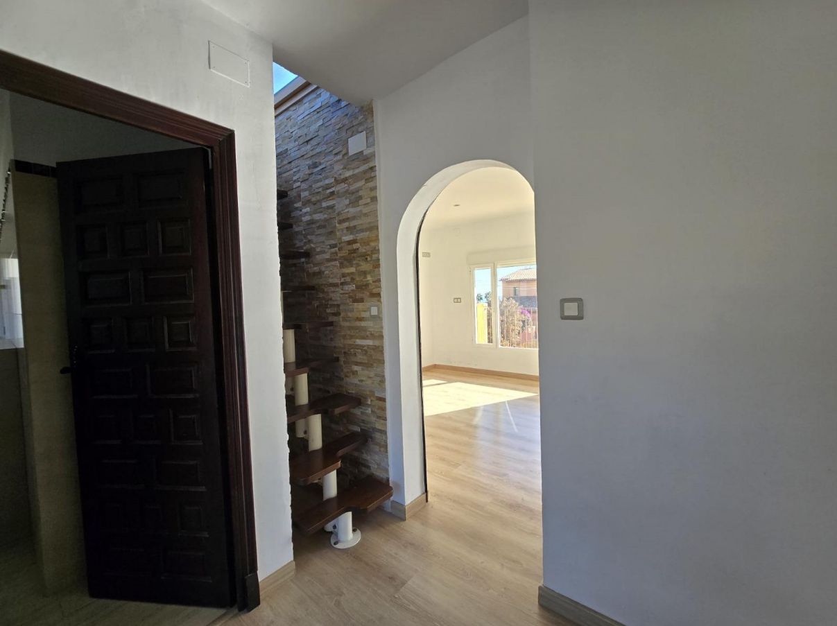 CHALET EN COVETA FUMA