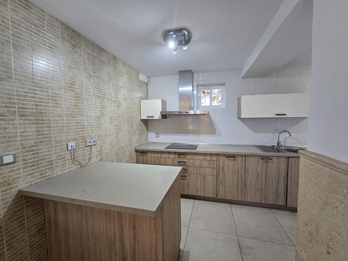 CHALET EN COVETA FUMA