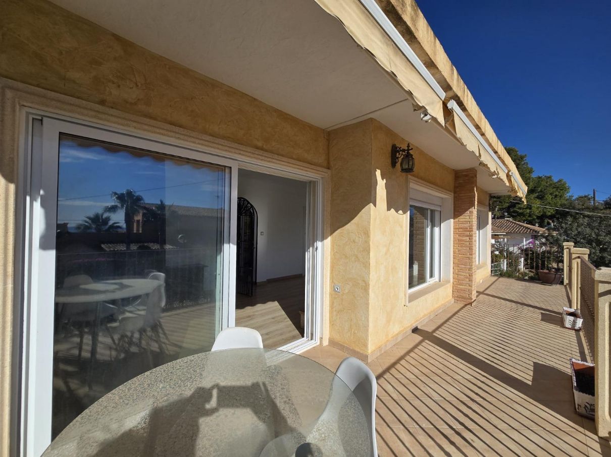 CHALET EN COVETA FUMA
