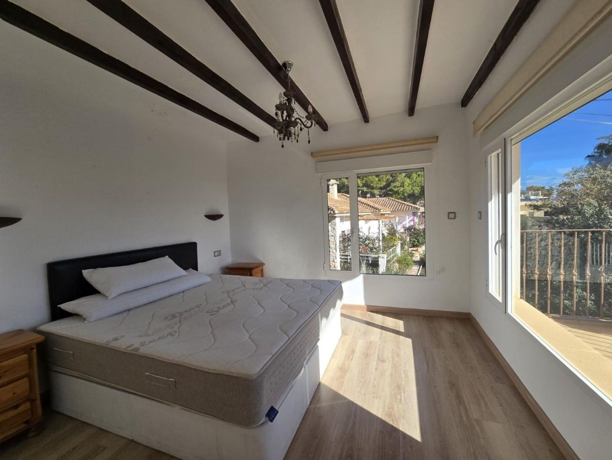 CHALET EN COVETA FUMA