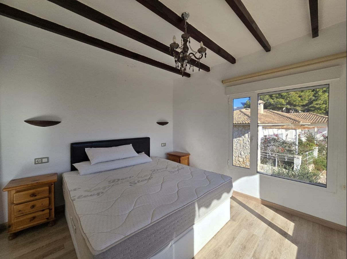 CHALET EN COVETA FUMA